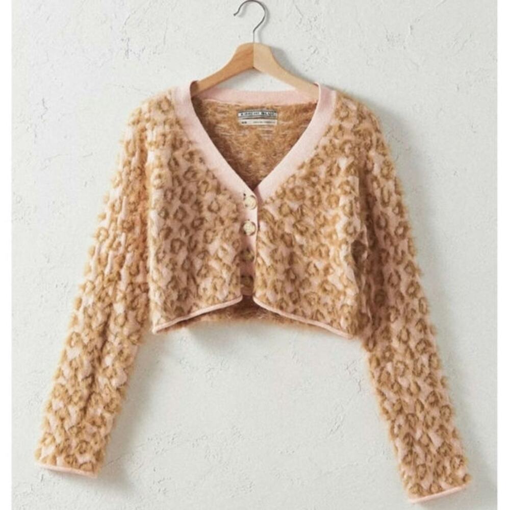 NWT Urban Outfitters Kimchi Blue Meo Fuzzy Leopard Cropped Cardigan S Pink Honey